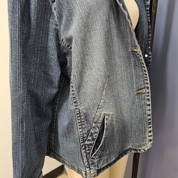 Like New 1X l.a. blues Stylish Jean Jacket, 3 Pockets, Fun Stitching Accents - Picture 10 of 14